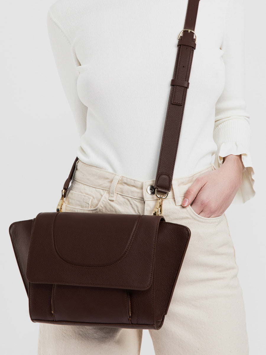 CHOCOLATE BROWN