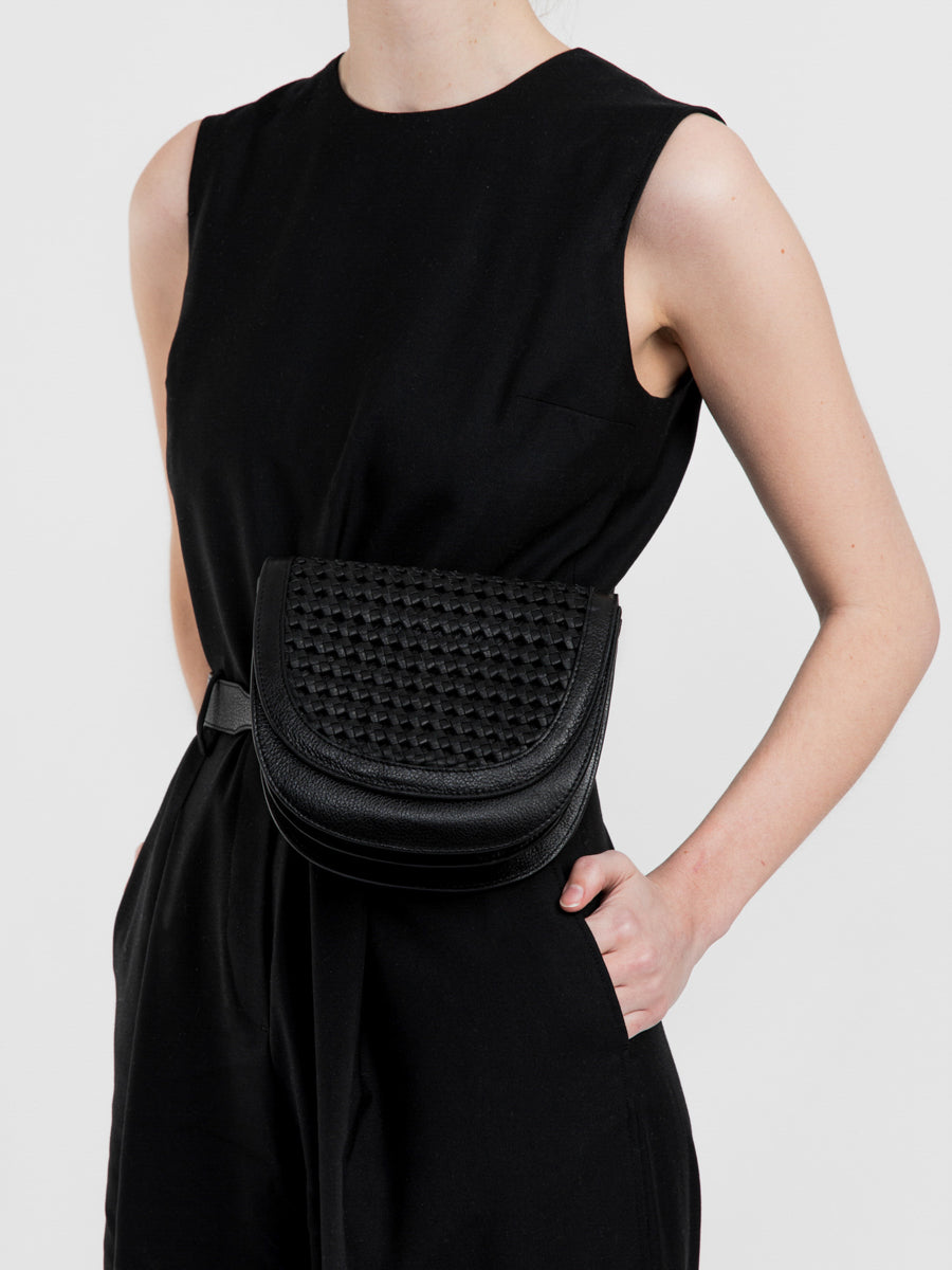 BLACK/ BLACK