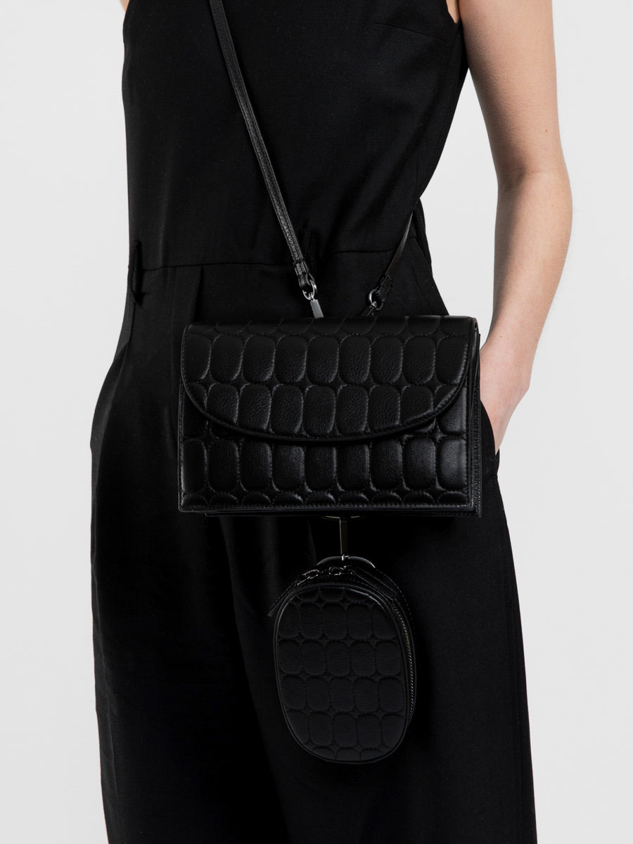 BLACK/ BLACK