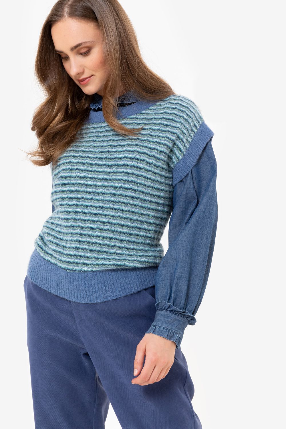 Blauwe velours damesbroek met wijde broekspijpen