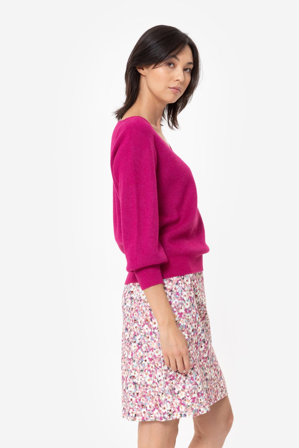 Kort rokje van fijn ribfluweel met roze bloemenprint