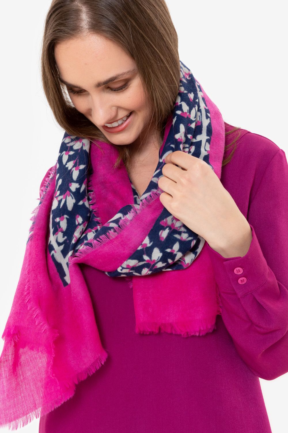 Fuchsia midi jurk met V-hals en lange mouwen