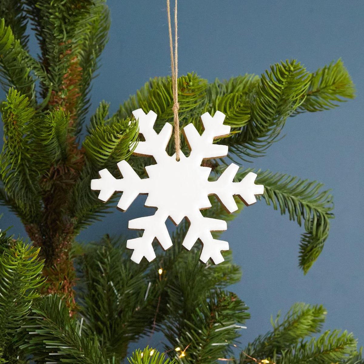 Sneeuwvlok-ornament van mangohout en email, groot
