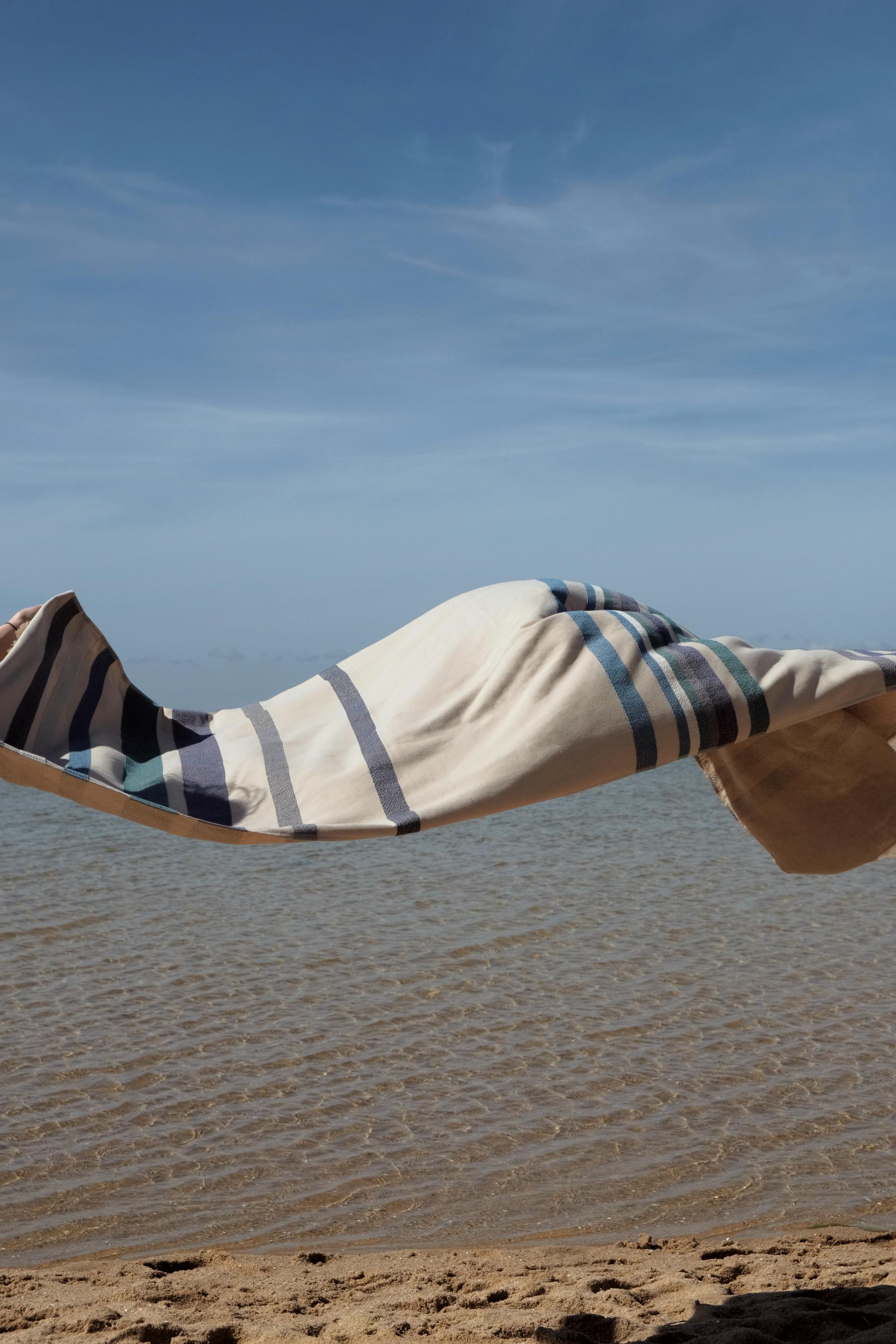 Mia Zia - Linge de Plage Haut de Gamme – Serviette Fouta – Le Thème “Blue” fond Ficelle
