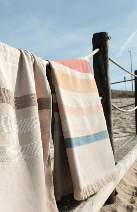 Mia Zia - Linge de Plage Haut de Gamme – Serviette Fouta – Le Thème “Tichka” fond Ficelle