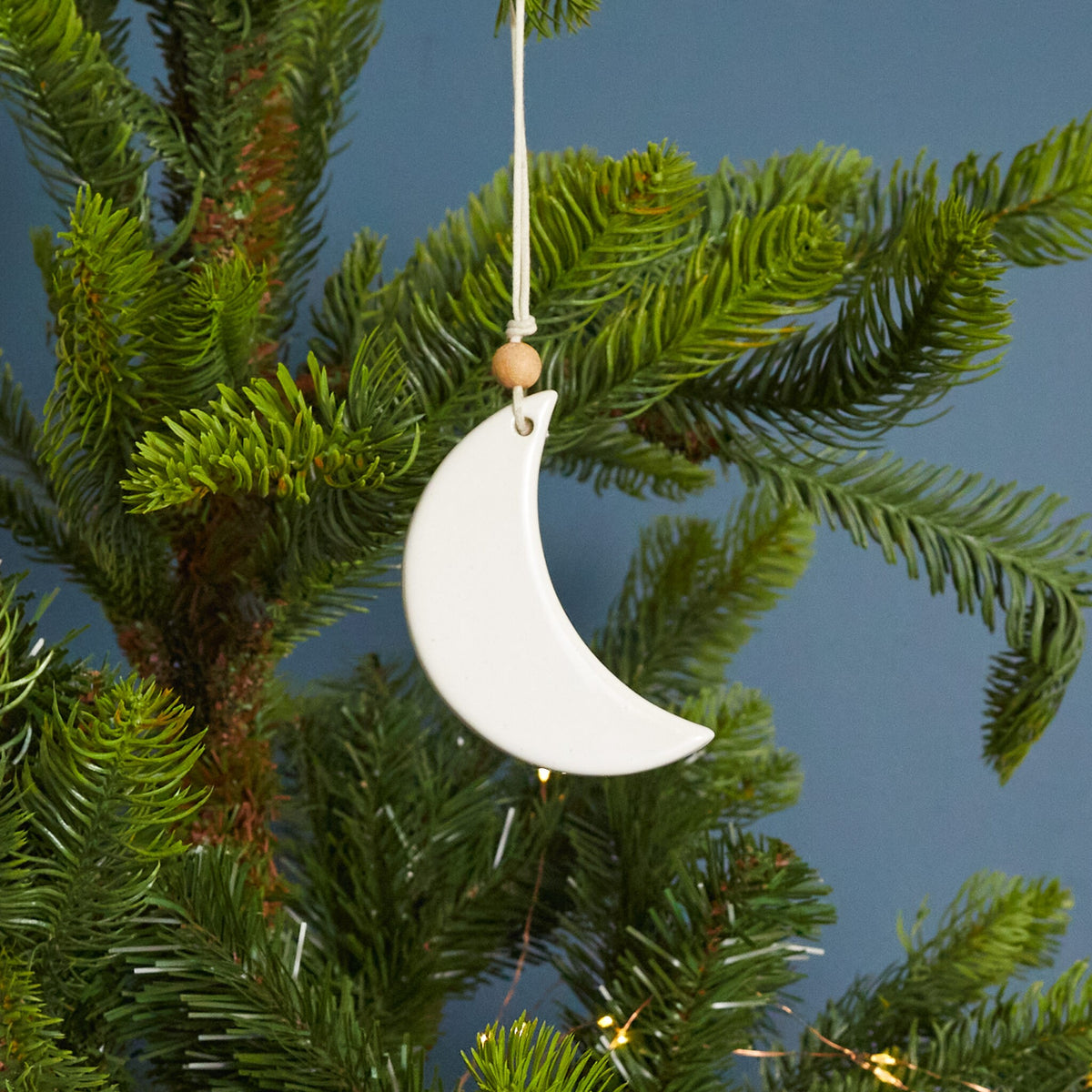 Ornement lune en grès blanc