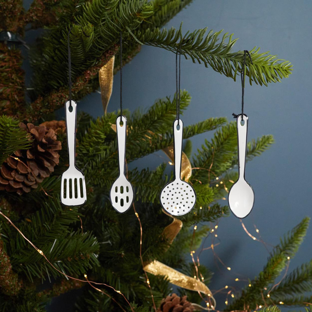 Outline emaille roerlepel-ornament