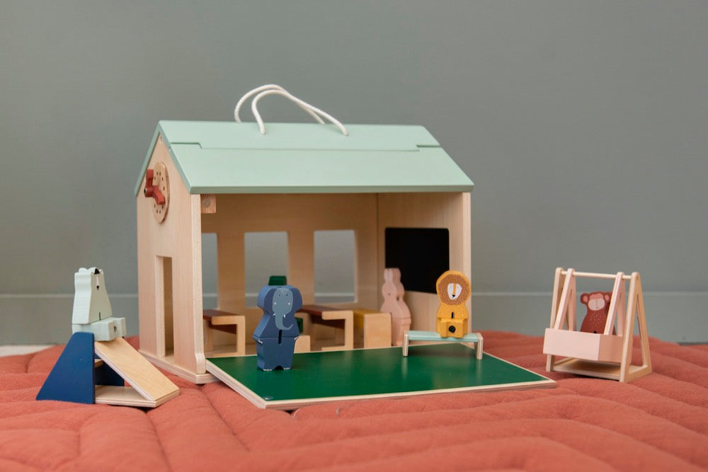 École en bois avec accessoires