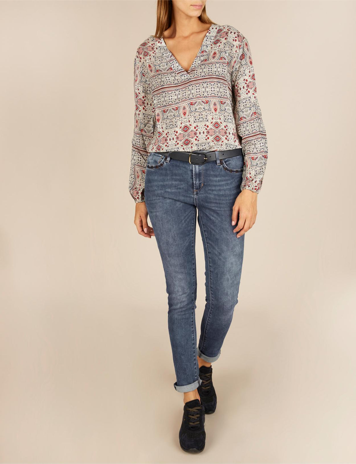 Loose V-Neck Shirt In Red - Rood