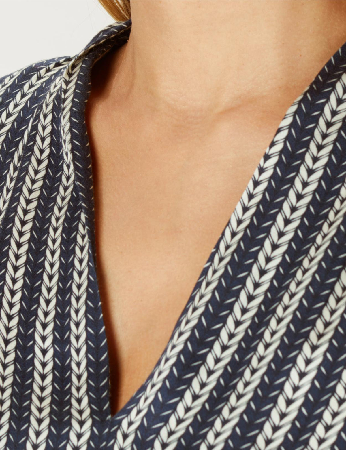 Viscose Popover Shirt In Blue - Blauw