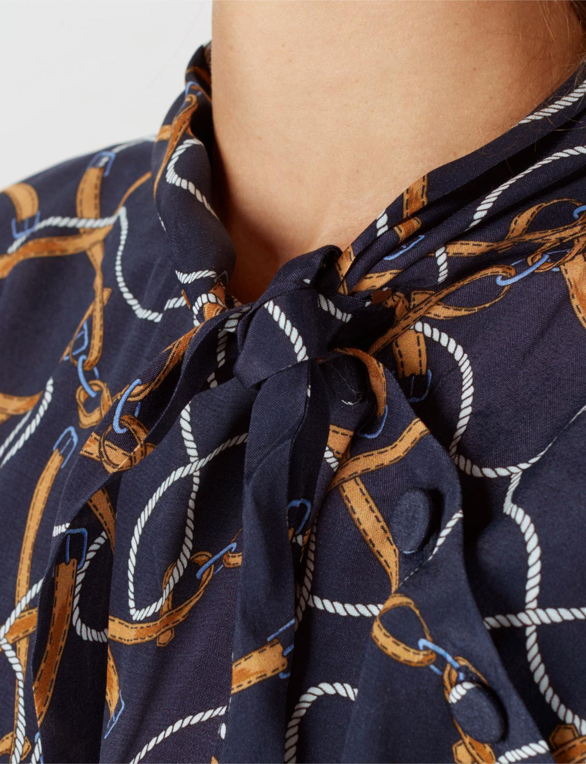 Viscose Scarf Shirt In Blue - Blauw