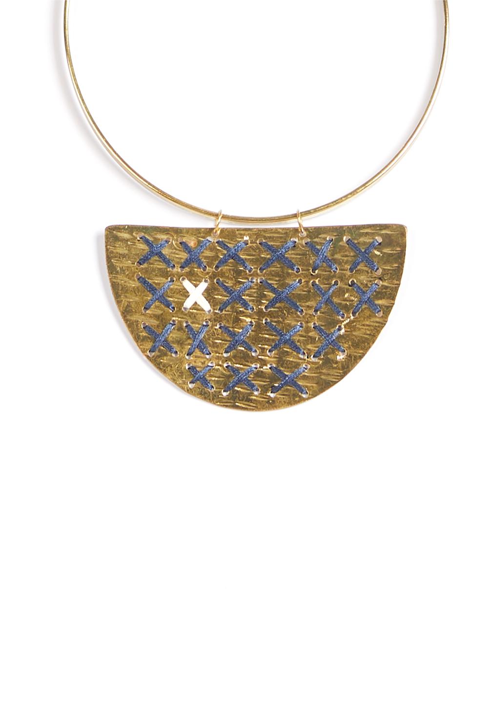 Metal necklace in Blue