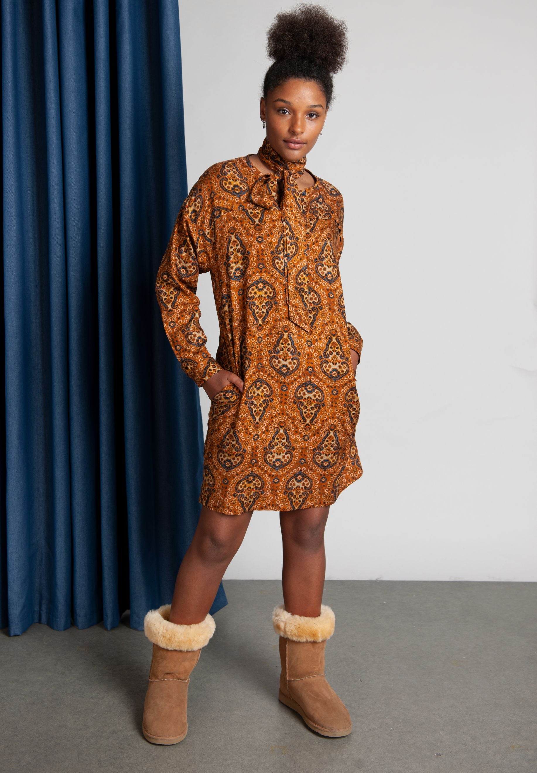 Vrouw Lange Mouw Viscose Jurk In Bruin - W