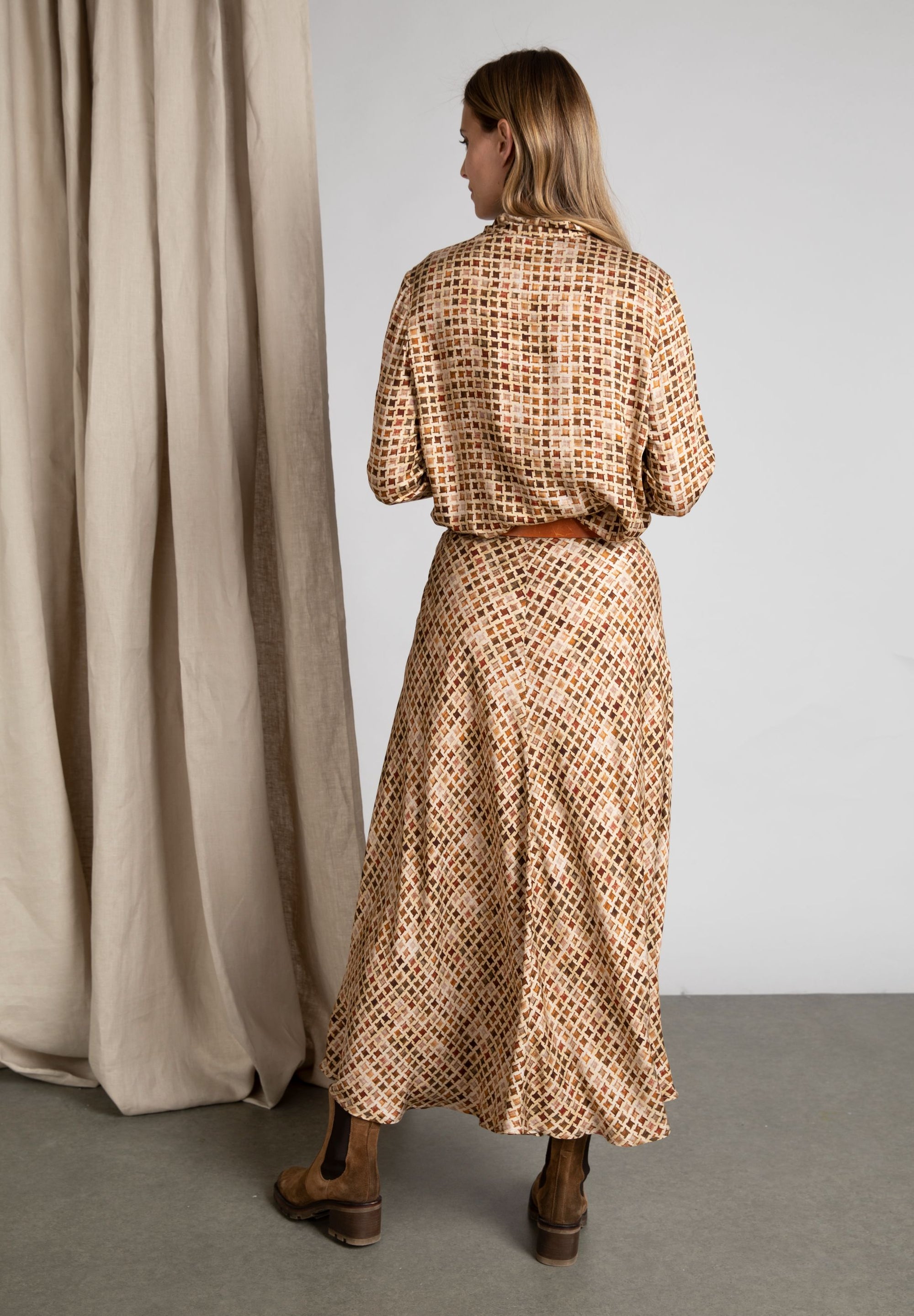 Femme Jupe Longue Évasée De Couleur Marron - W