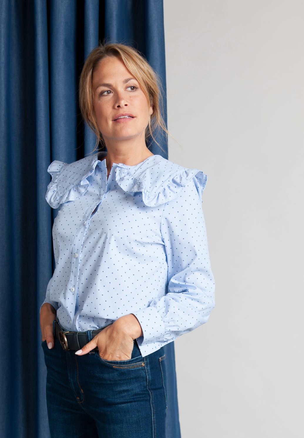 Vrouw Overhemd Met Grote Kraag In Het Blauw - W