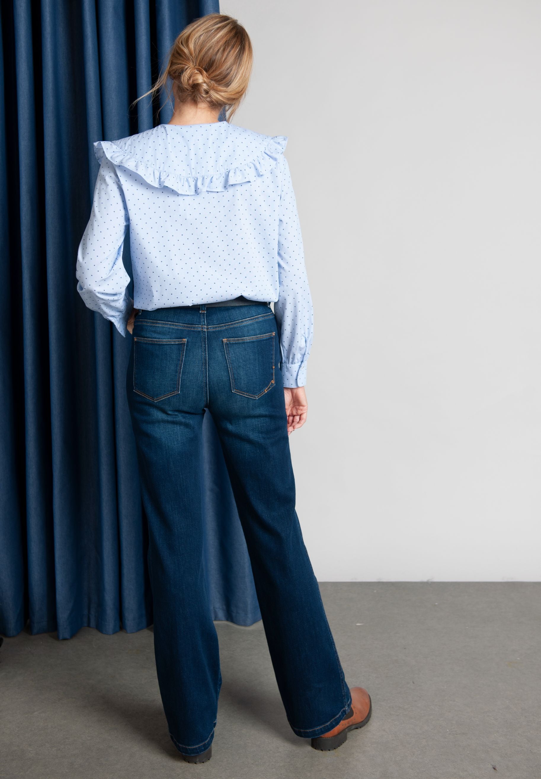 Vrouw Overhemd Met Grote Kraag In Het Blauw - W