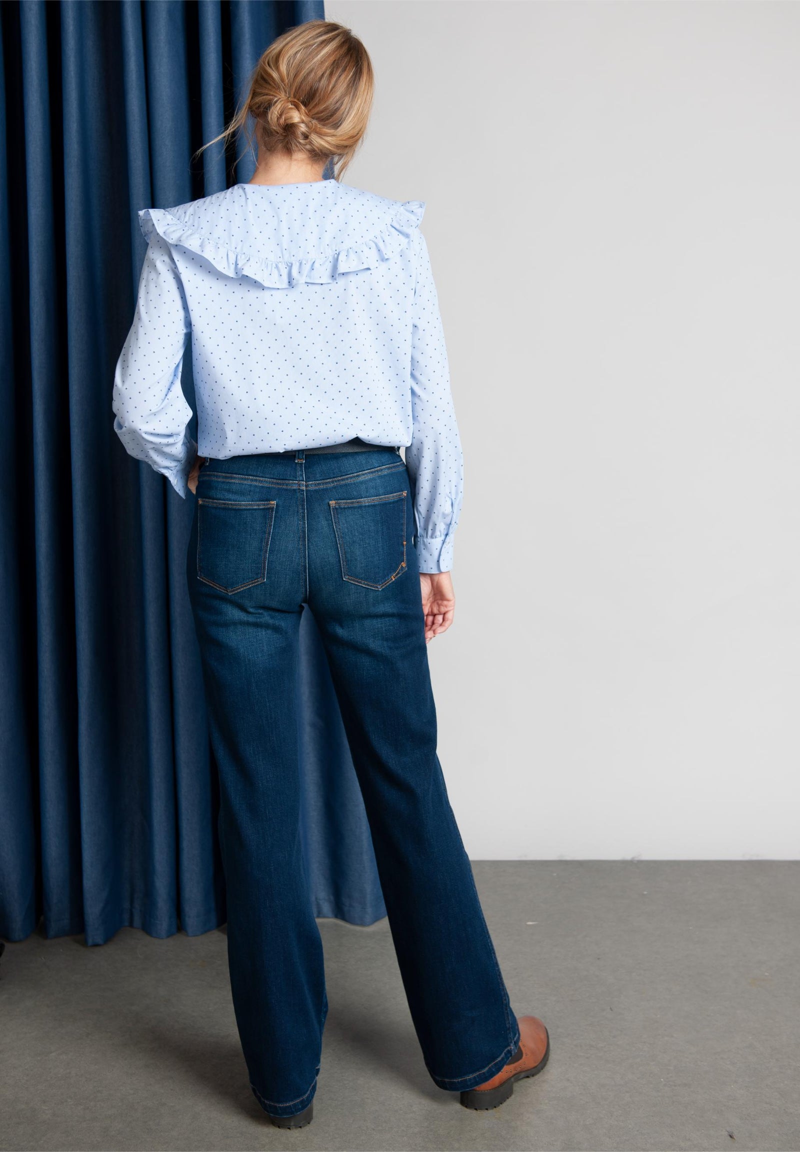 Shirt With Large Collar In Blue - Blauw