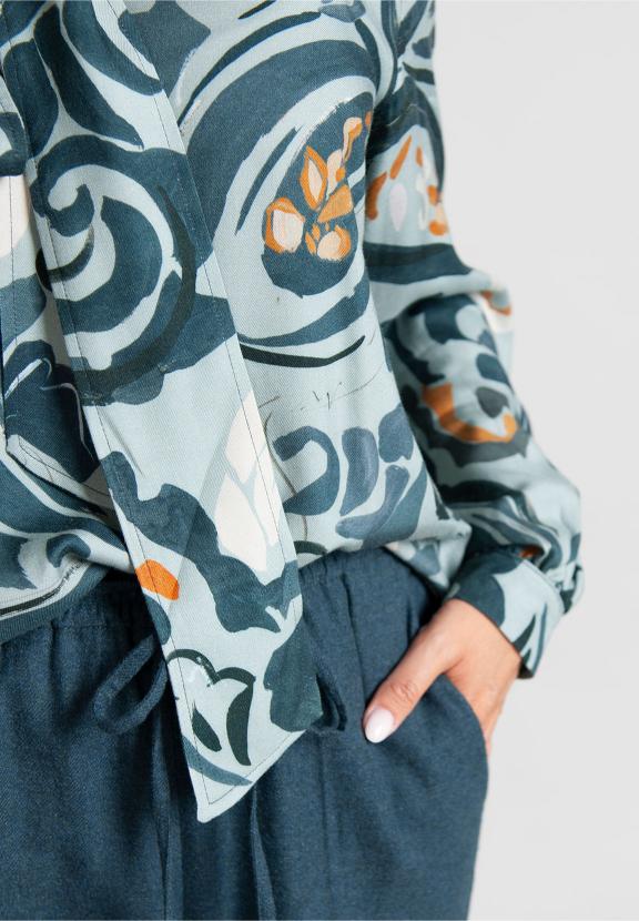 Slipover Shirt With Removable Scarf In Blue - Blauw