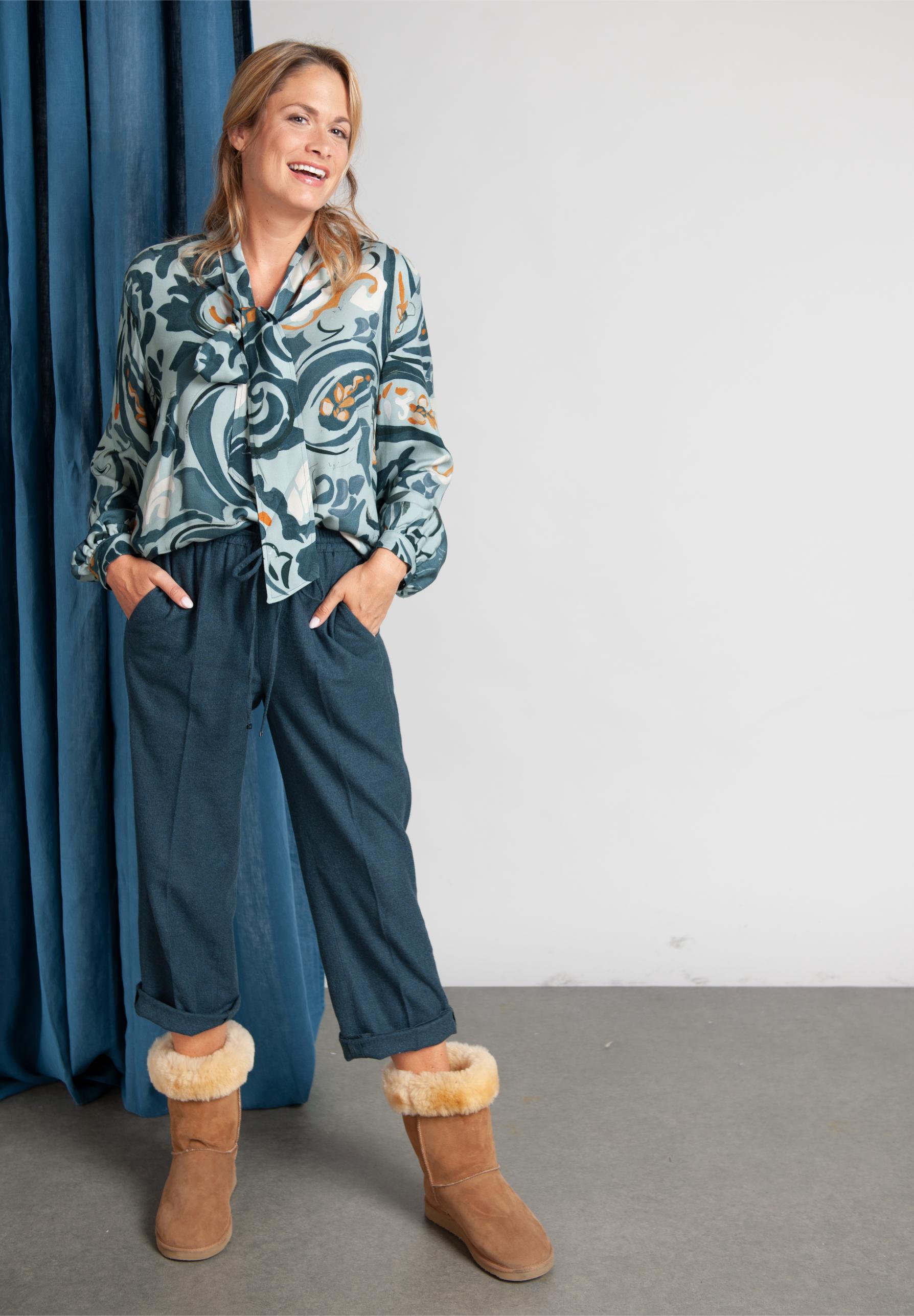 Slipover Shirt With Removable Scarf In Blue - Blauw