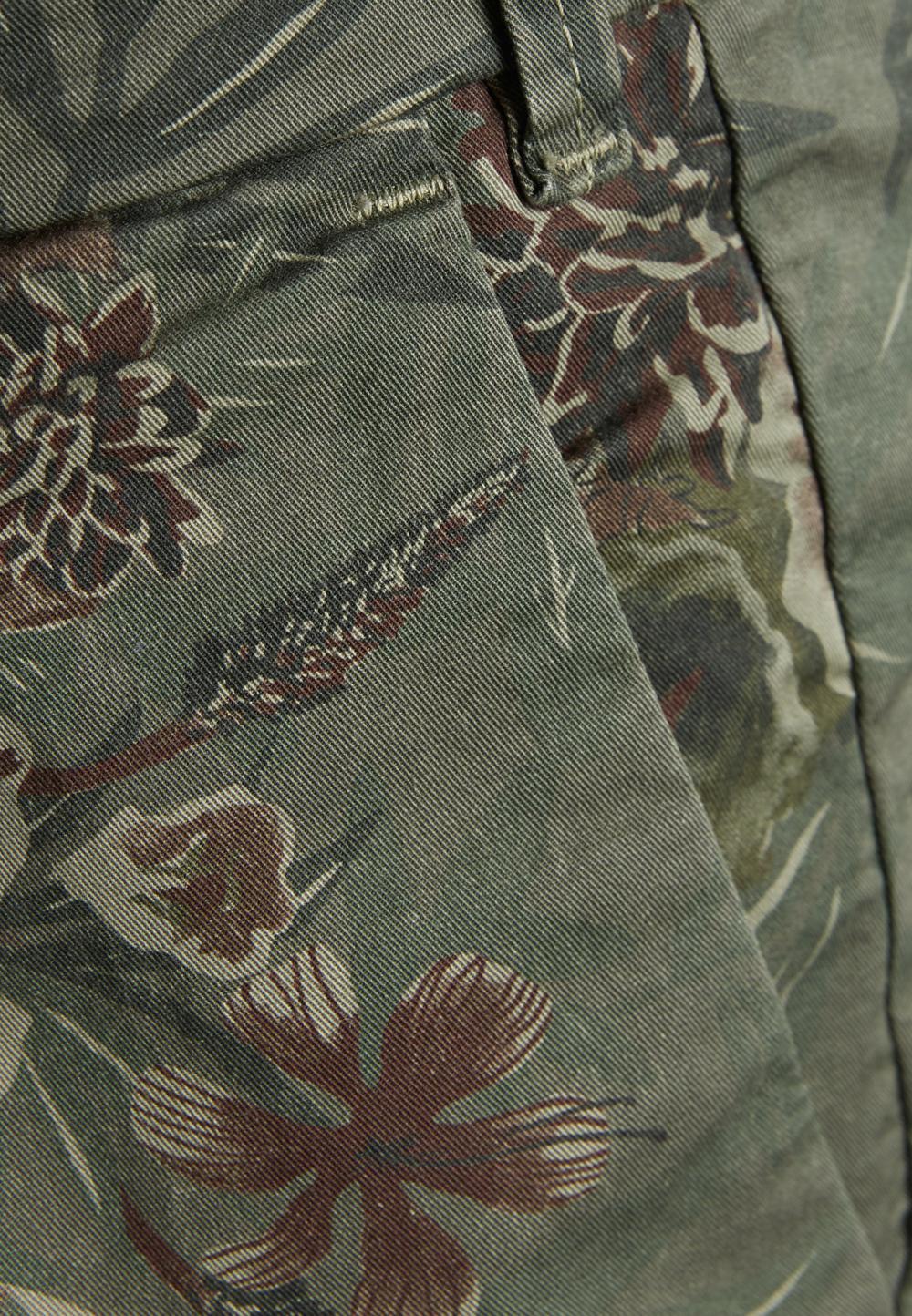 Shorts With Vintage Hibiscus Print - Groen
