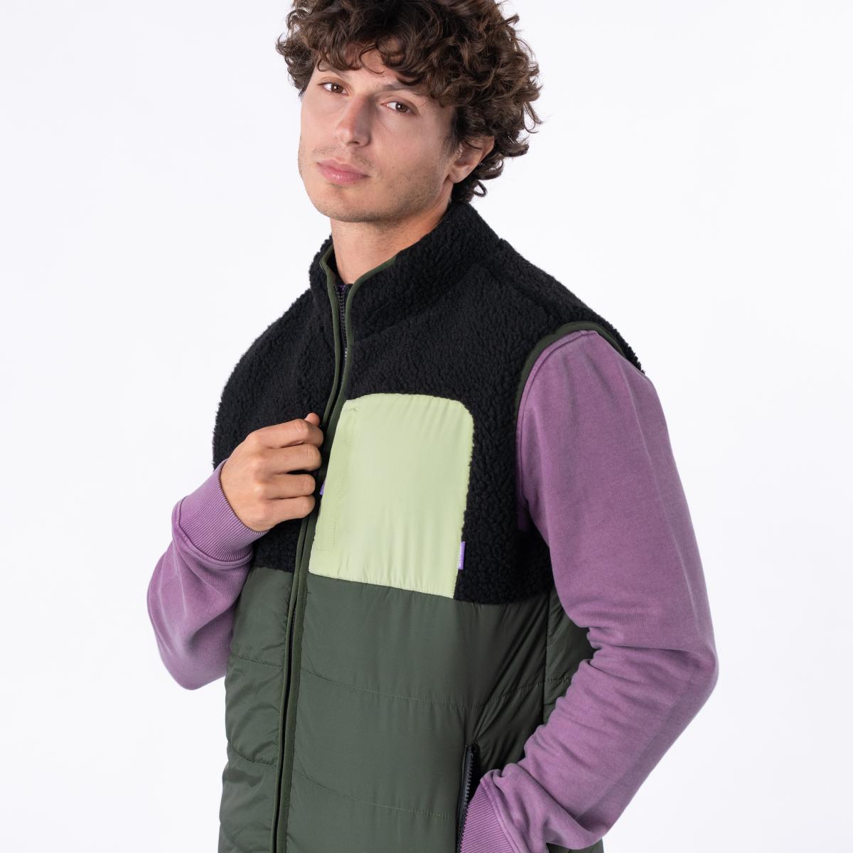 Mouwloze jas in twee materialen - Zwart en groen