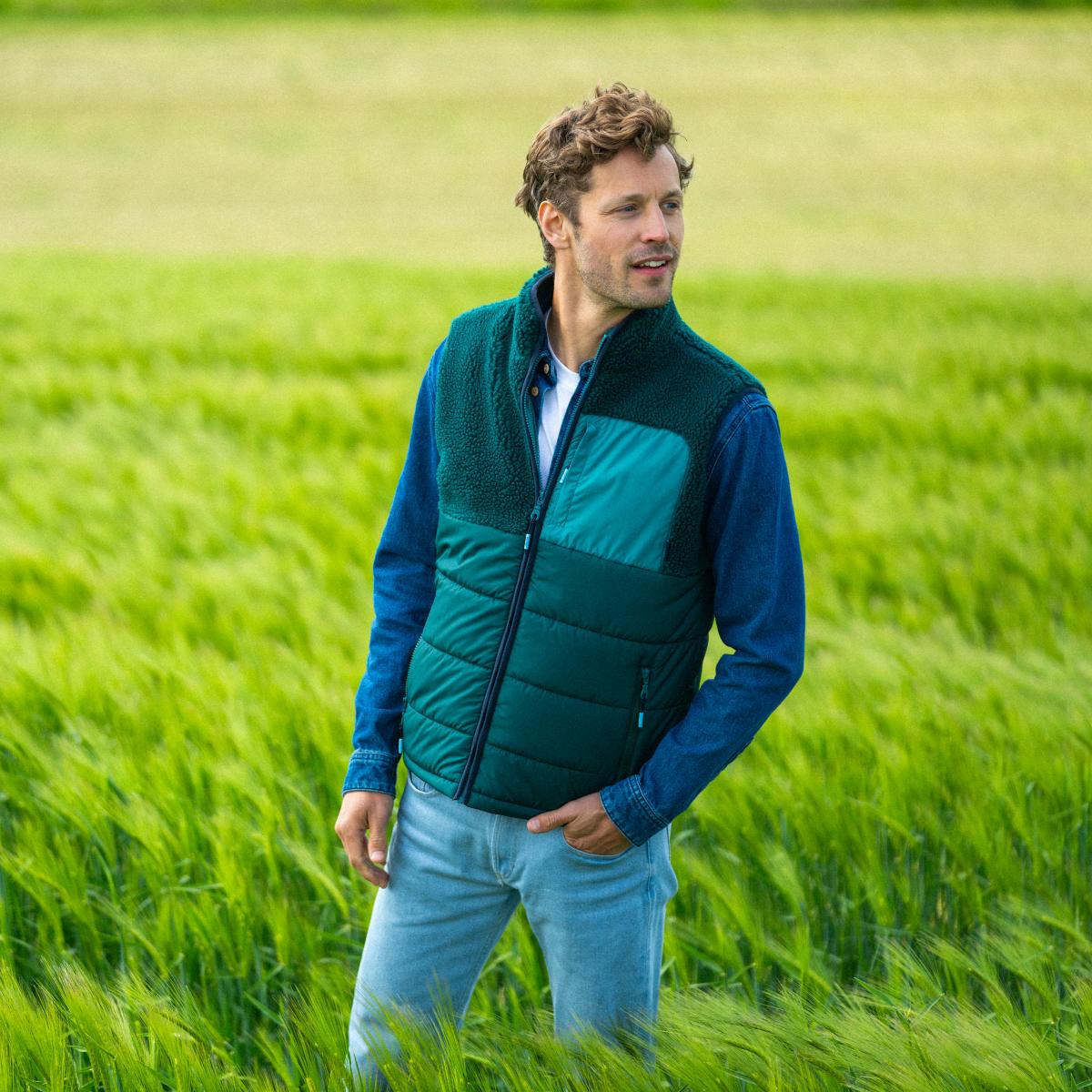 Mouwloze jas in twee materialen - Zwart en groen