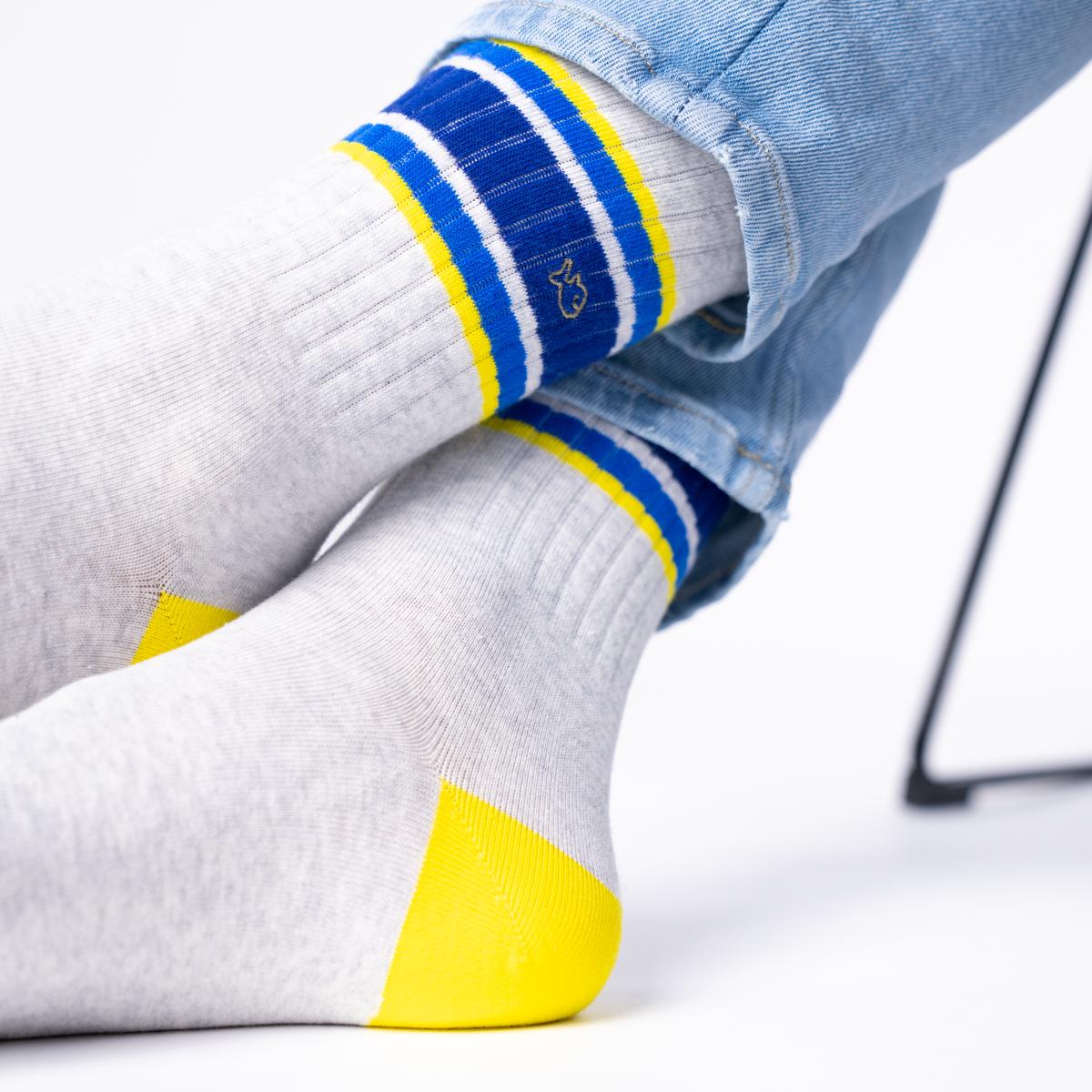 Chaussettes en coton peigné rétro - Gris, rayé bleu et jaune
