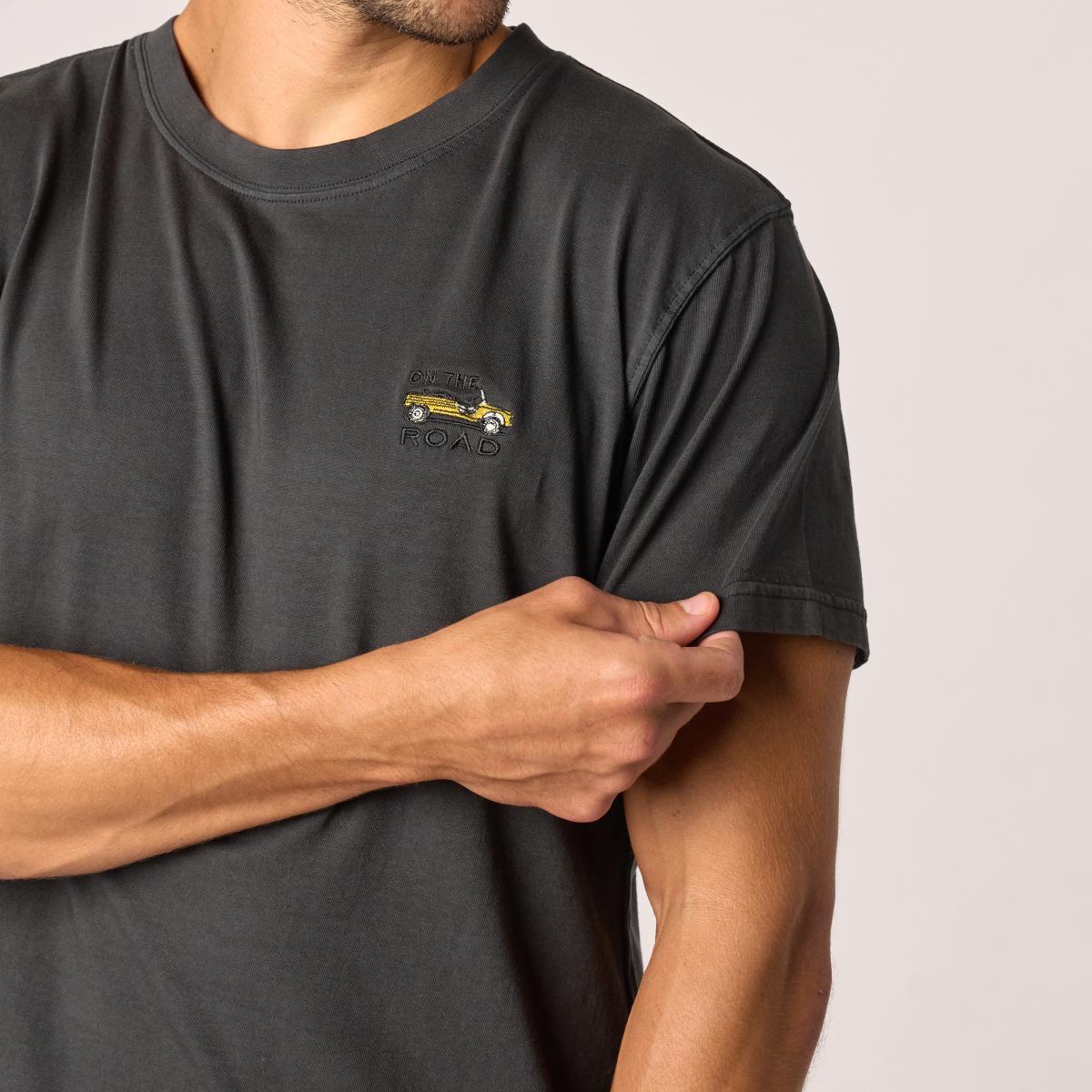 T-shirt van 100% biologisch katoen Roadtrip - Zwart, Mehari-borduursel