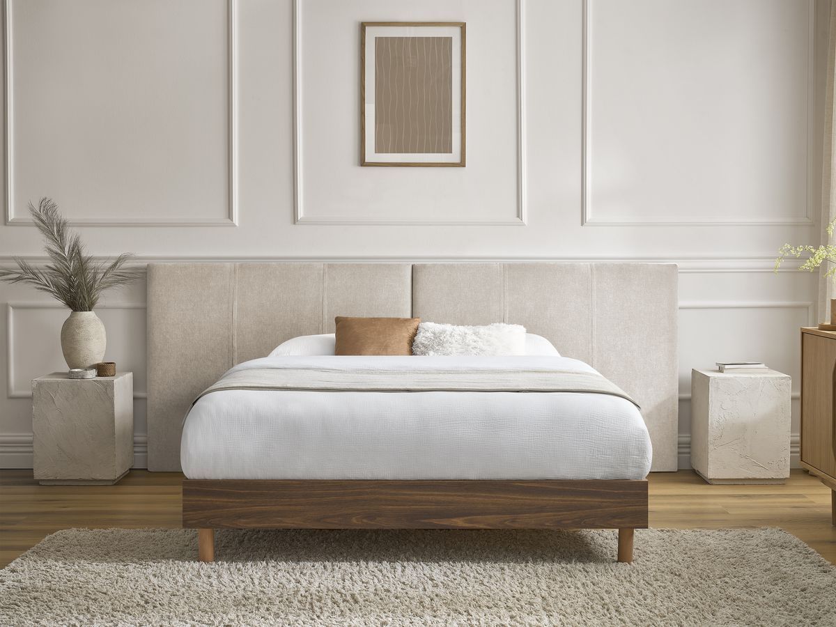 Donkerhouten ALTIRA bed met massieve latten