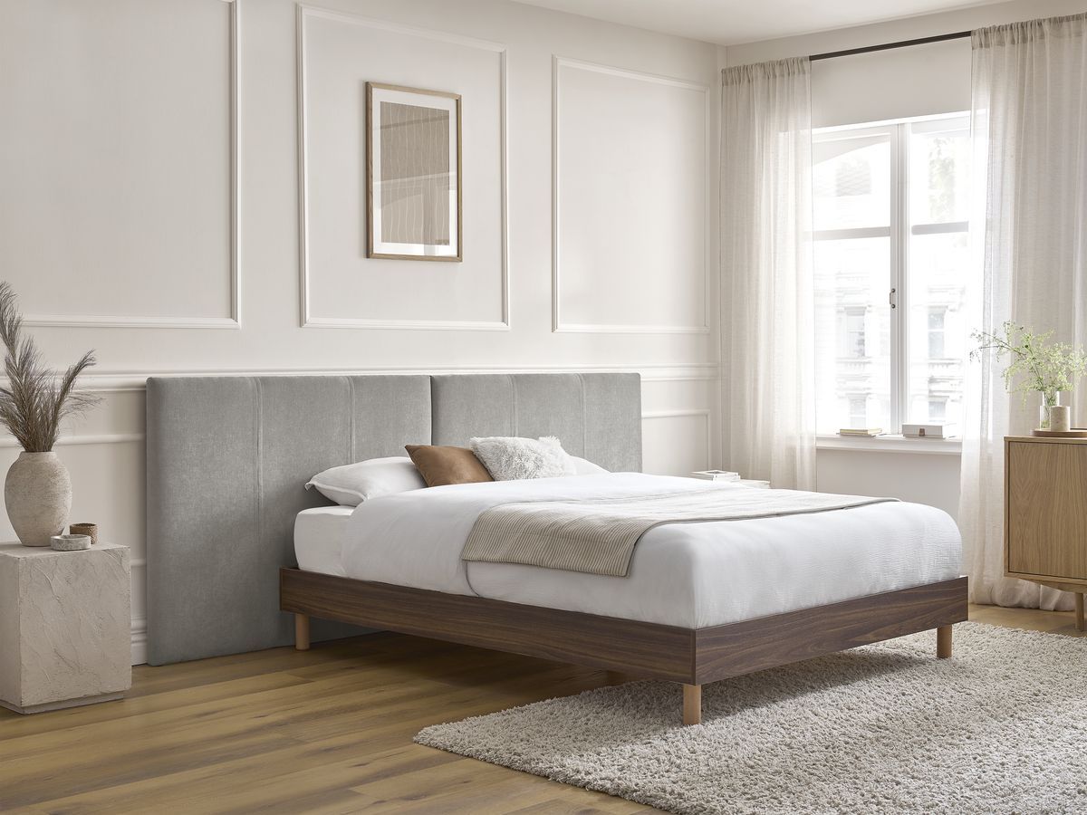 Donkerhouten ALTIRA bed met massieve latten