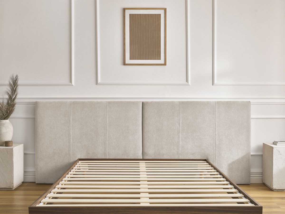Donkerhouten ALTIRA bed met massieve latten