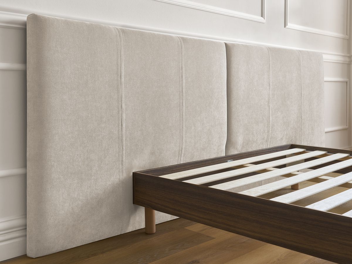 Donkerhouten ALTIRA bed met massieve latten