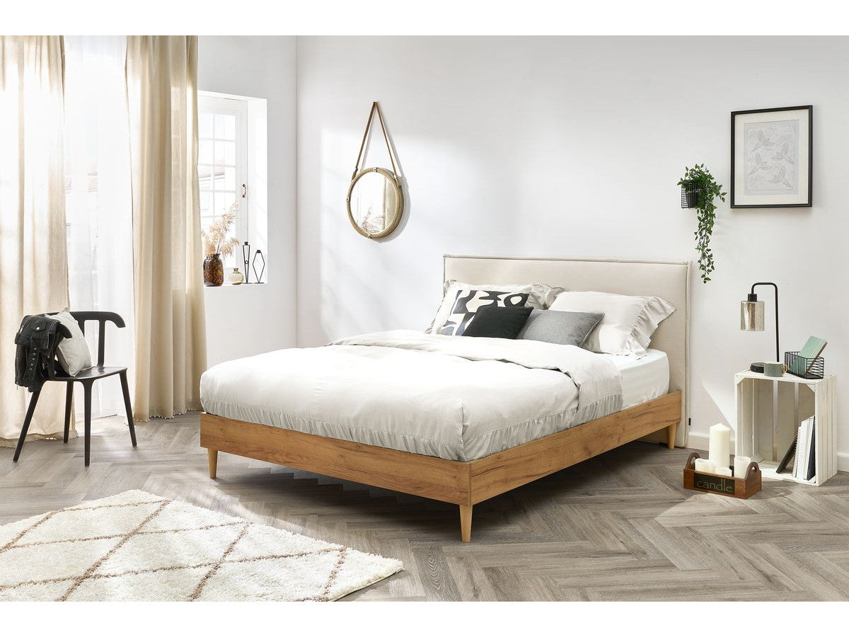 CARA bed met massieve latten en poten van natuurlijk hout
