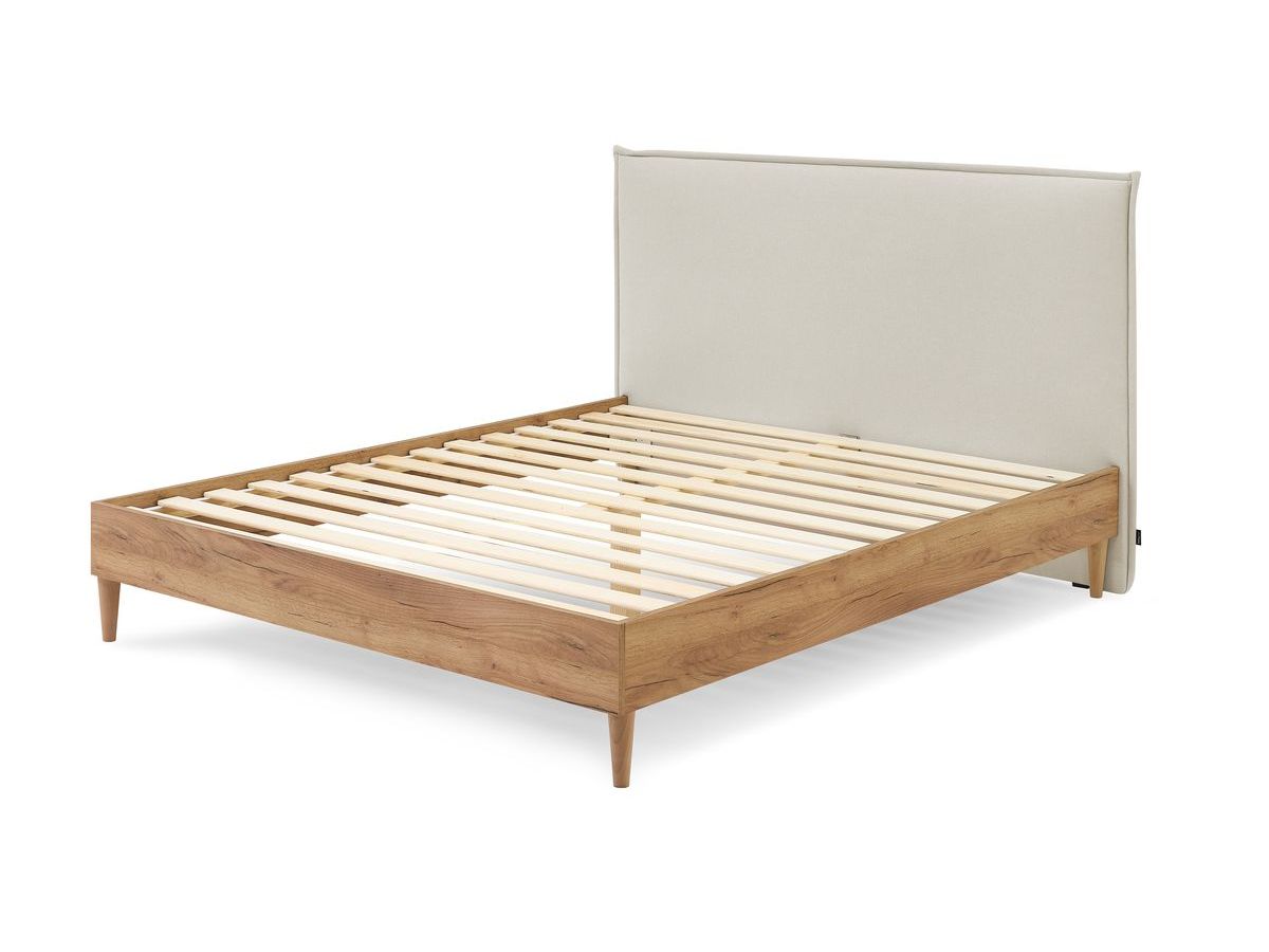 CARA bed met massieve latten en poten van natuurlijk hout