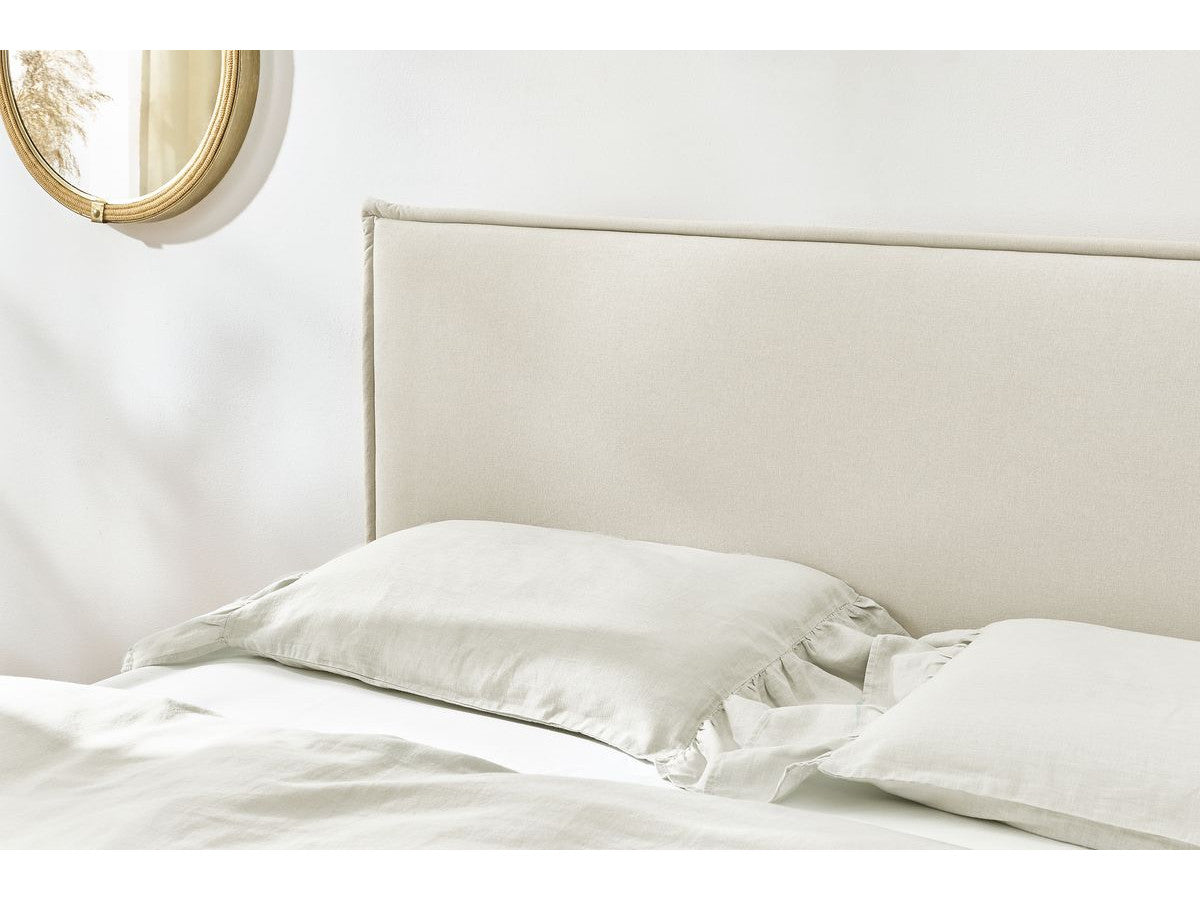 CARA bed met massieve latten en poten van natuurlijk hout