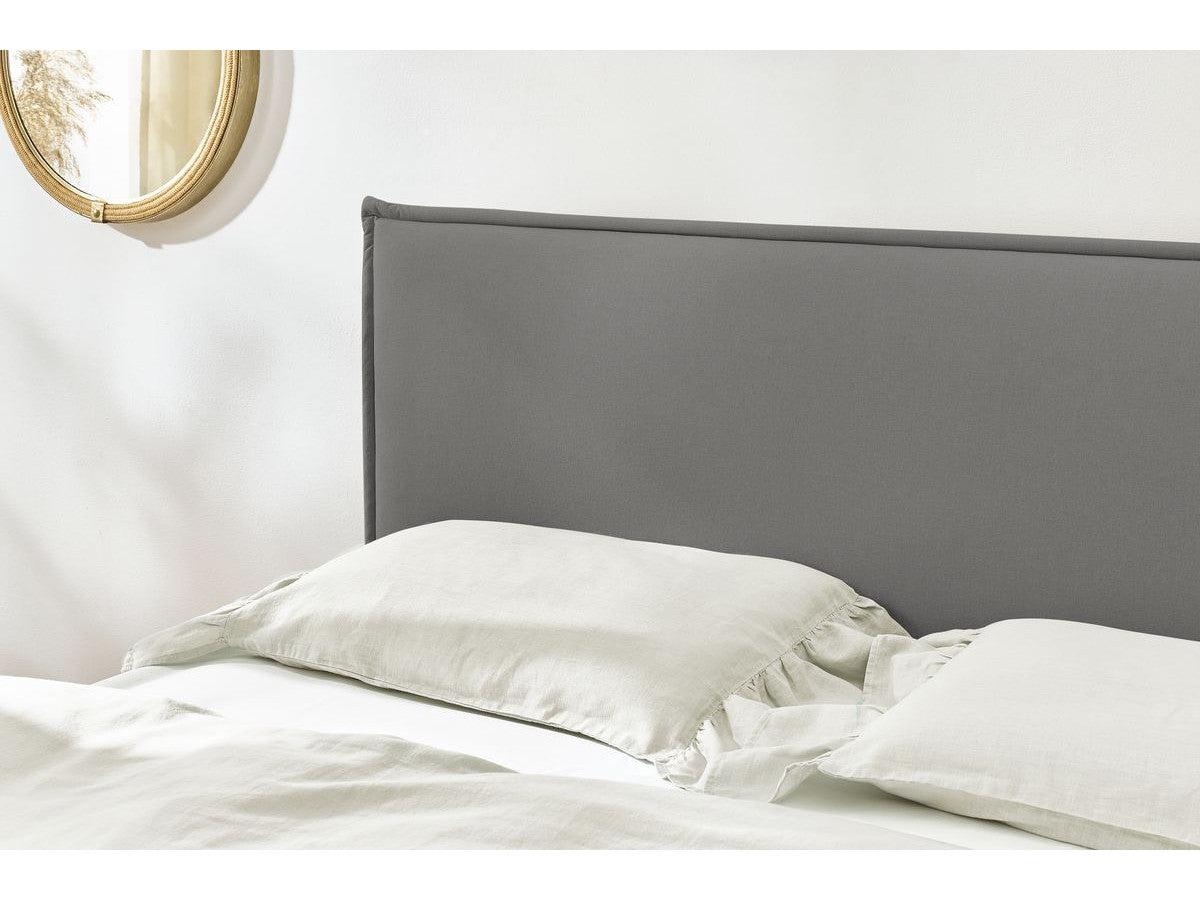 CARA bed met massieve latten en poten van natuurlijk hout