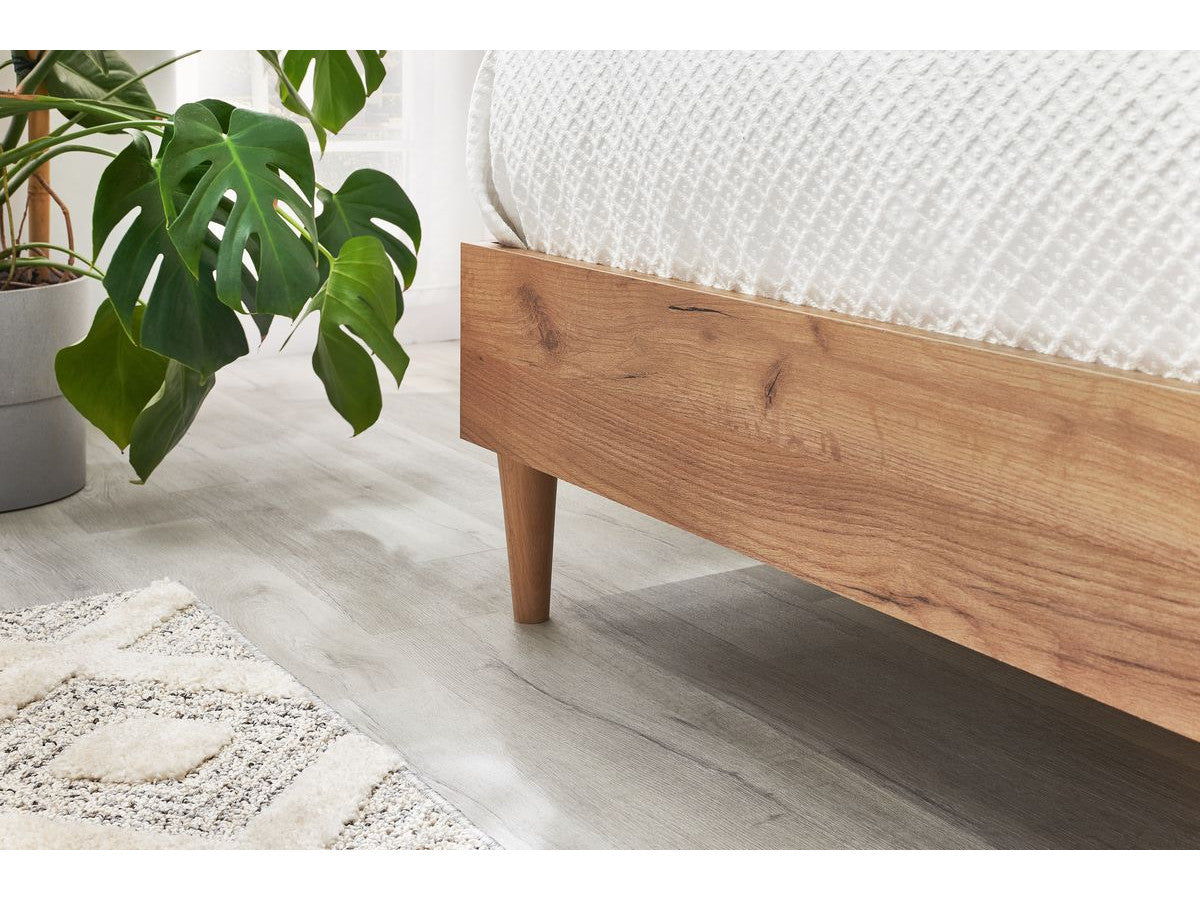 LEONA bed met massieve latten en poten van natuurlijk hout