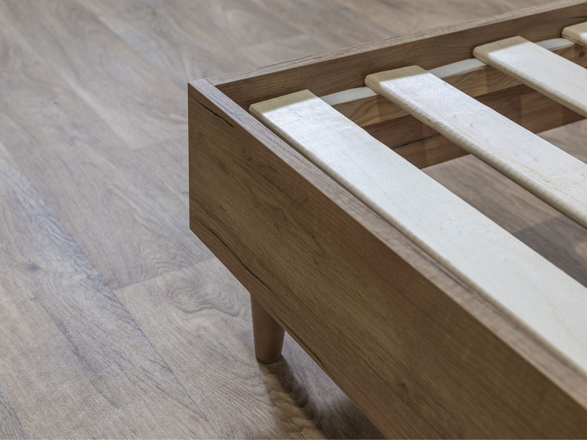 OLYMPE bed met hoofdeinde met opbergruimte, massieve latten en poten van natuurlijk hout