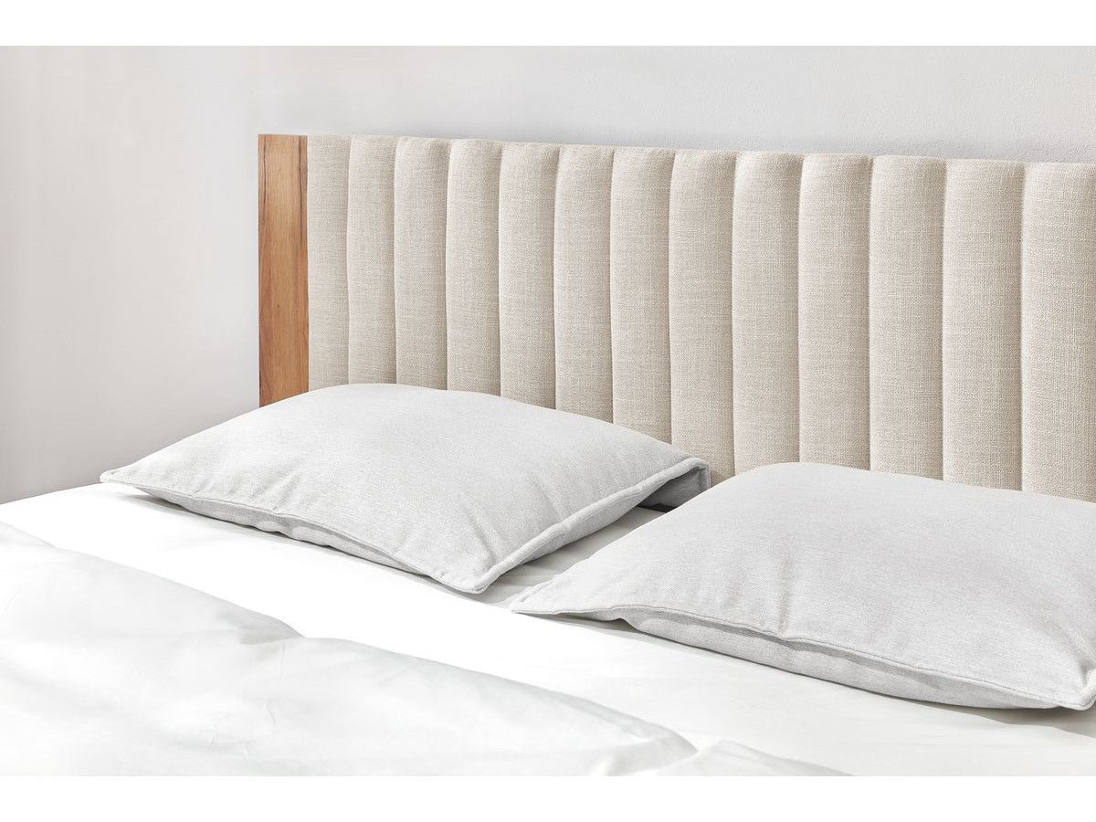 SELENA bed met massieve latten en poten van natuurlijk hout