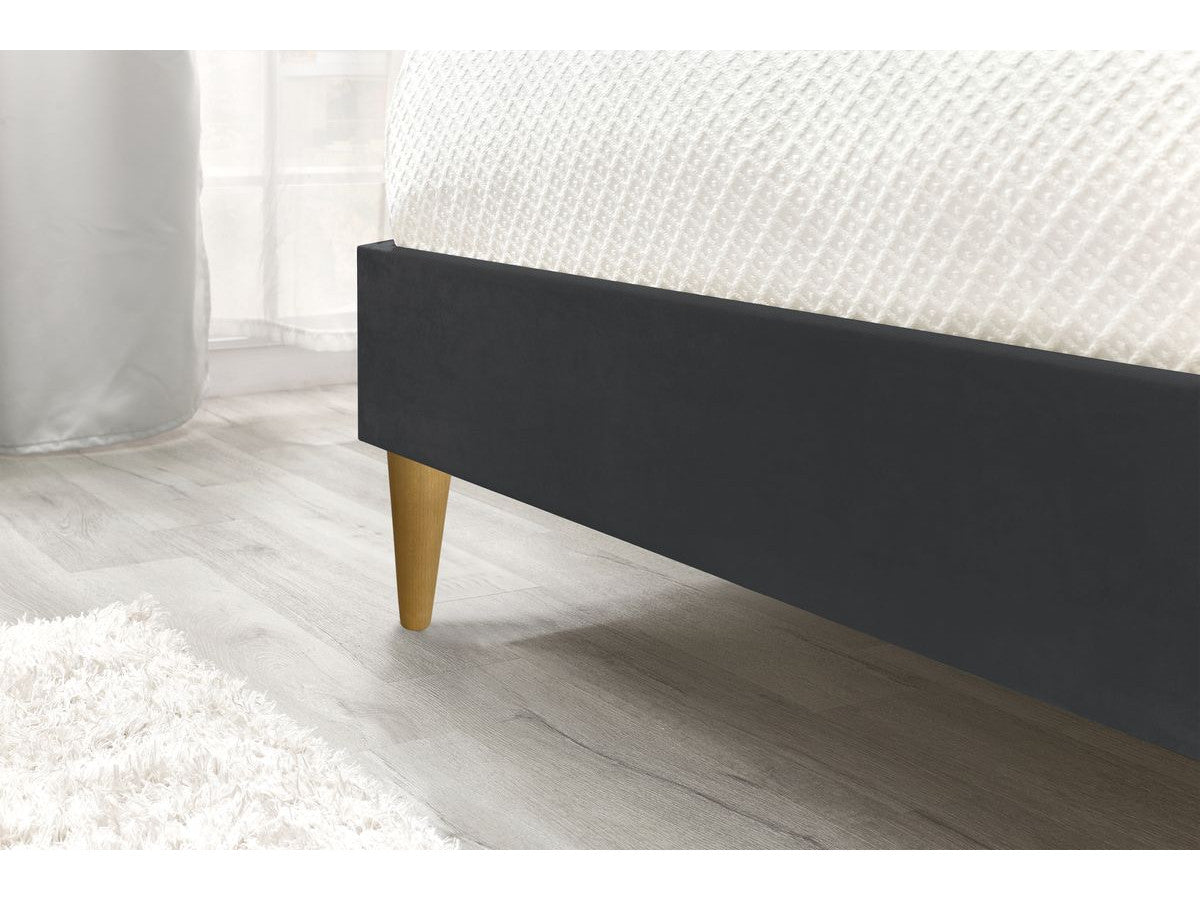VELVET bed met massieve latten en poten van natuurlijk hout